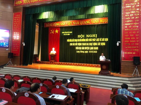 Hội nghị phổ biến, đối thoại và bồi dưỡng kiến thức pháp luật về xây dựng tại huyện Lạng Giang