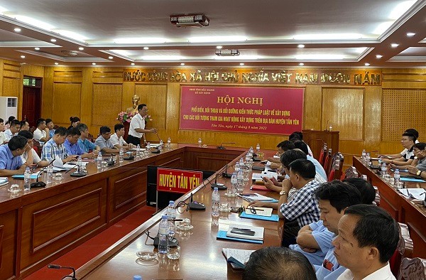 Hội nghị phổ biến, đối thoại và bồi dưỡng kiến thức pháp luật về xây dựng tại huyện Tân Yên