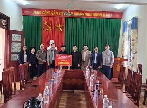 Sở Xây dựng thăm và ủng hộ Quỹ Vì người nghèo tại xã Tân Sơn, huyện Lục Ngạn nhân dịp tết Nguyên...